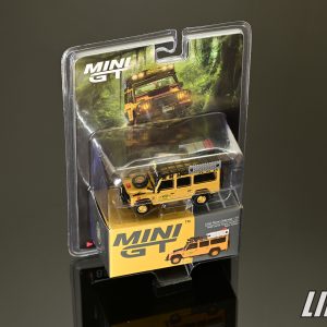 極致模型 1/64 Land Rover Defender 110 '1989 Camel Trophy Amazon Team Turkey Turkey Exclusive LHD / Blister Packaging#MGT00856-BL